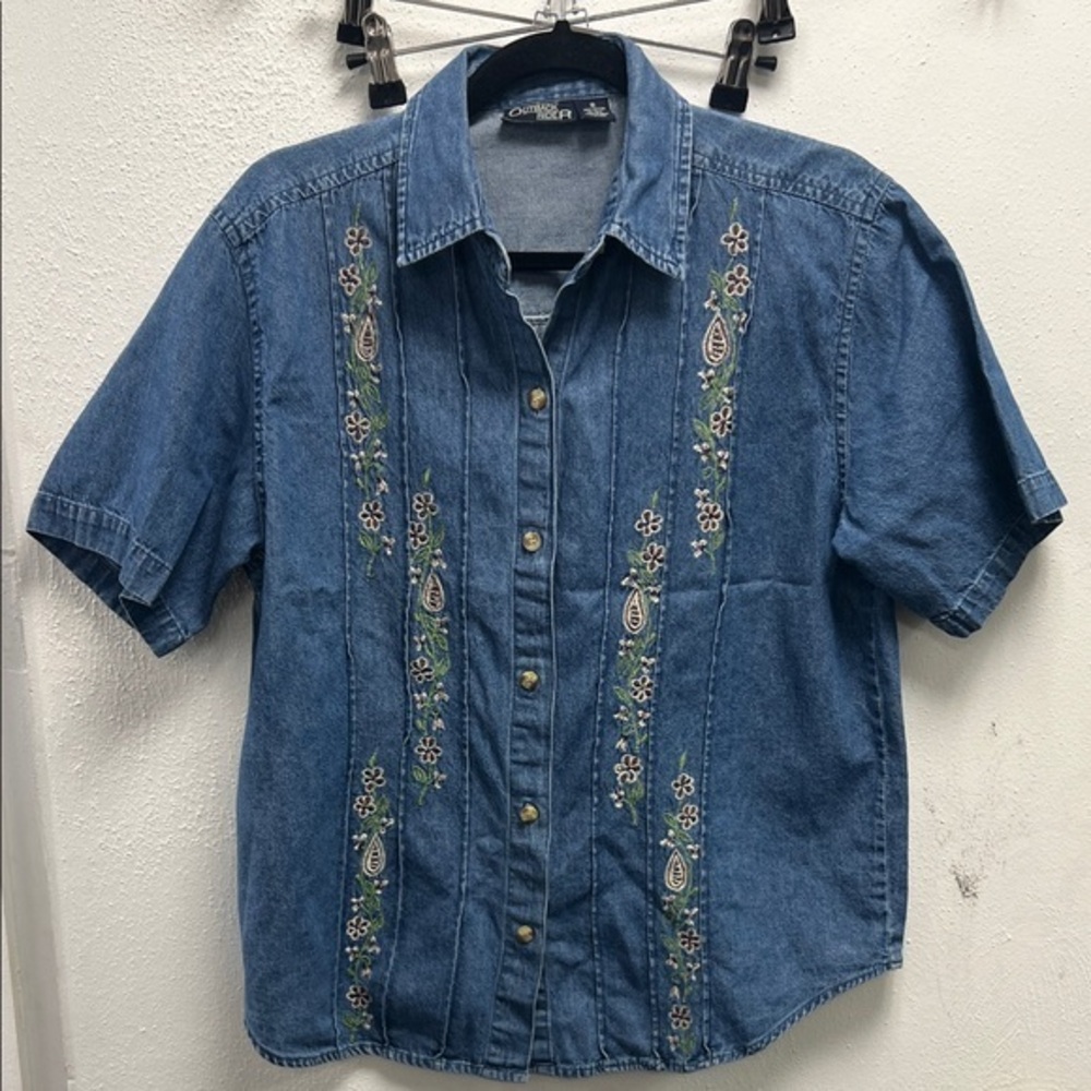 90’s  Blue Embroidered Short Sleeve Top